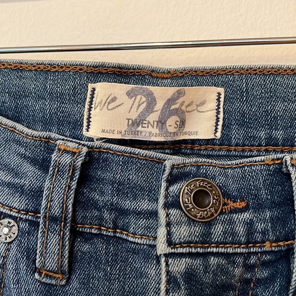 We The Free High Rise Distressed Skinny Jeans - Size 26 - Picture 6 of 13